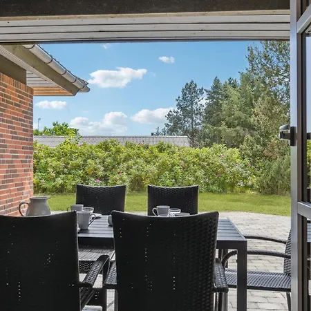 4 Bedroom Cozy Home In Rodby