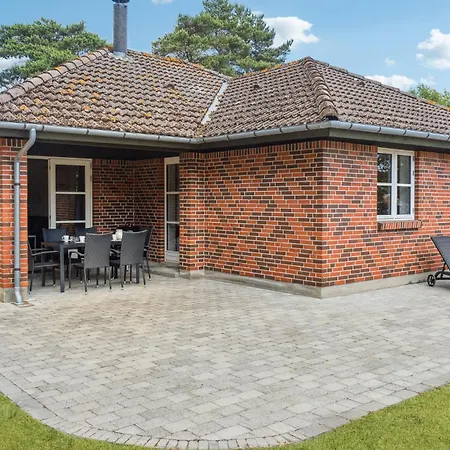 4 Bedroom Cozy Home In Rodby Rødby